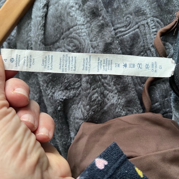 lululemon sports bra - Picture 3 of 4